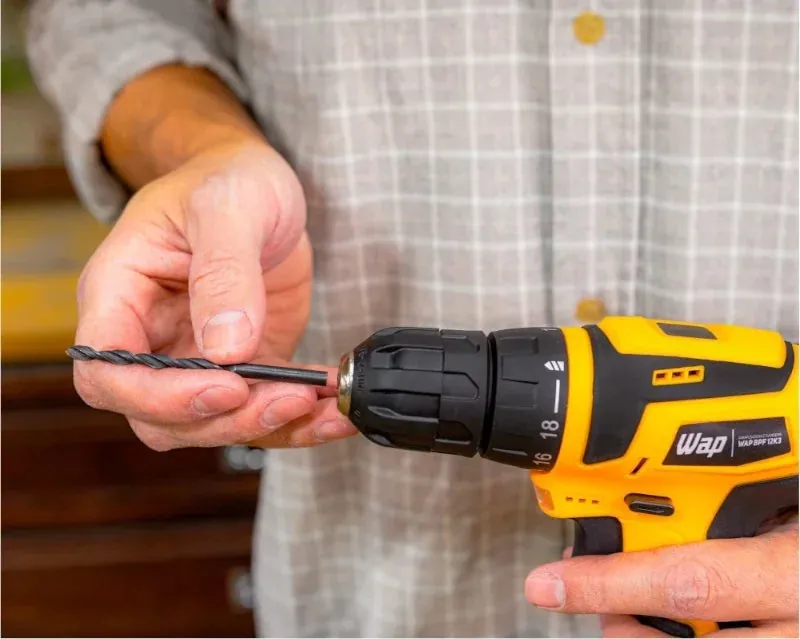 Parafusadeira e Furadeira Elétrica Bivolt com Maleta