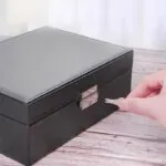 Porta-Joias de Veludo com Divisórias Internas