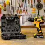 Parafusadeira e Furadeira Elétrica Bivolt com Maleta