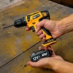 Parafusadeira e Furadeira Elétrica Bivolt com Maleta