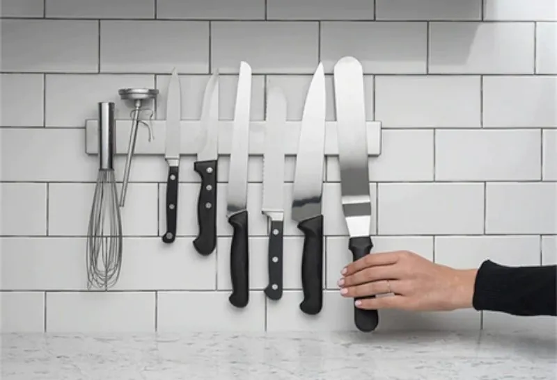 Barra Magnética para Facas e Talheres de Parede