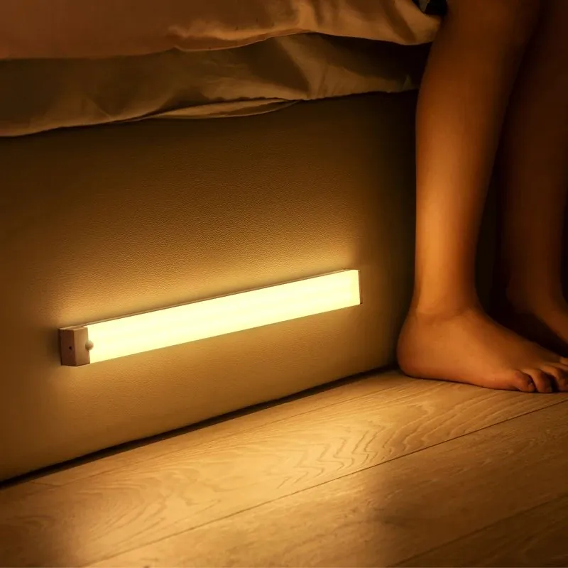 Luminária LED com Sensor de Movimento Recarregável