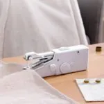 Máquina de Costura Portátil Elétrica Bivolt Compacta - Imagem 3